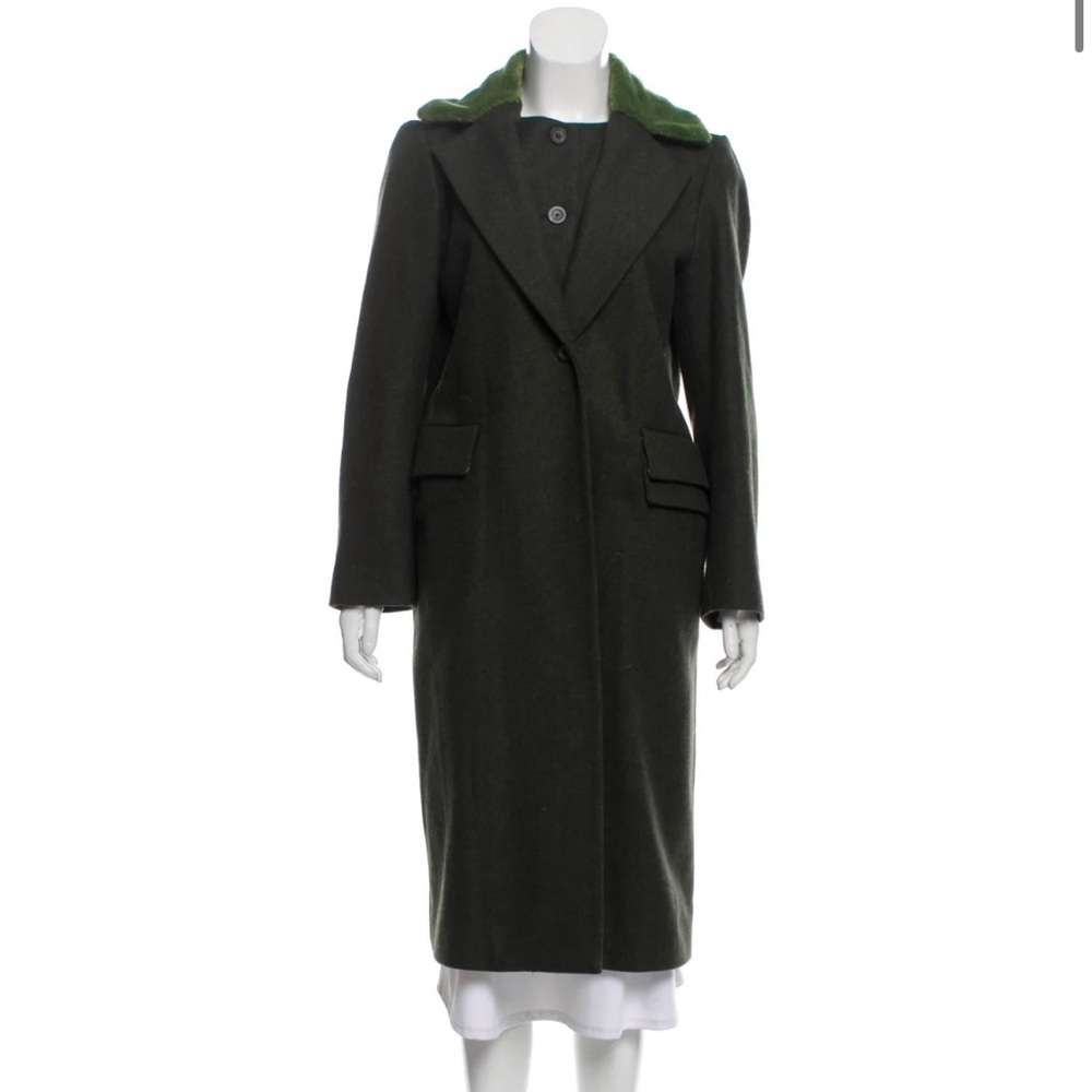 Trademark coat in excellent condition. Only worn twice
